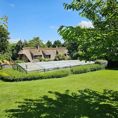 Belle Chaumière Normande, Au Pas De La D'honfleur Conteville (Eure)